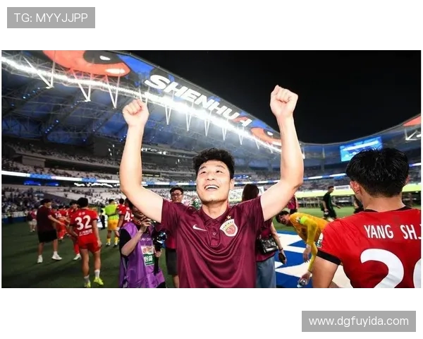 武磊看台注视队友奋战 王燊超世界波破门展现海港队凝聚力量