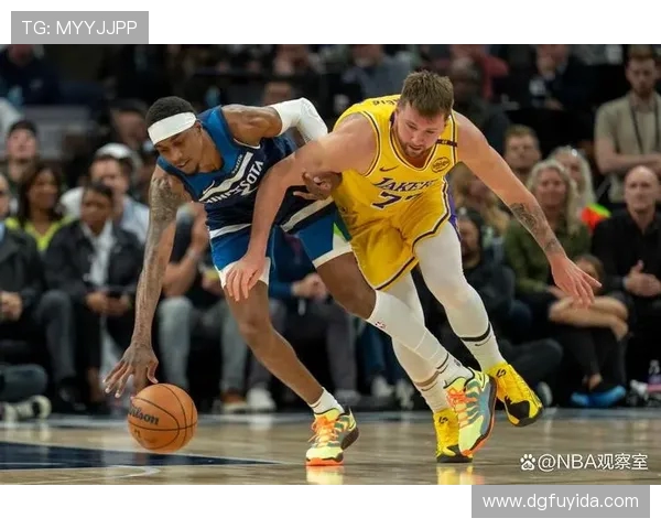 里夫斯更衣室被队友浇水大喊太凉幽默回应引全队欢笑